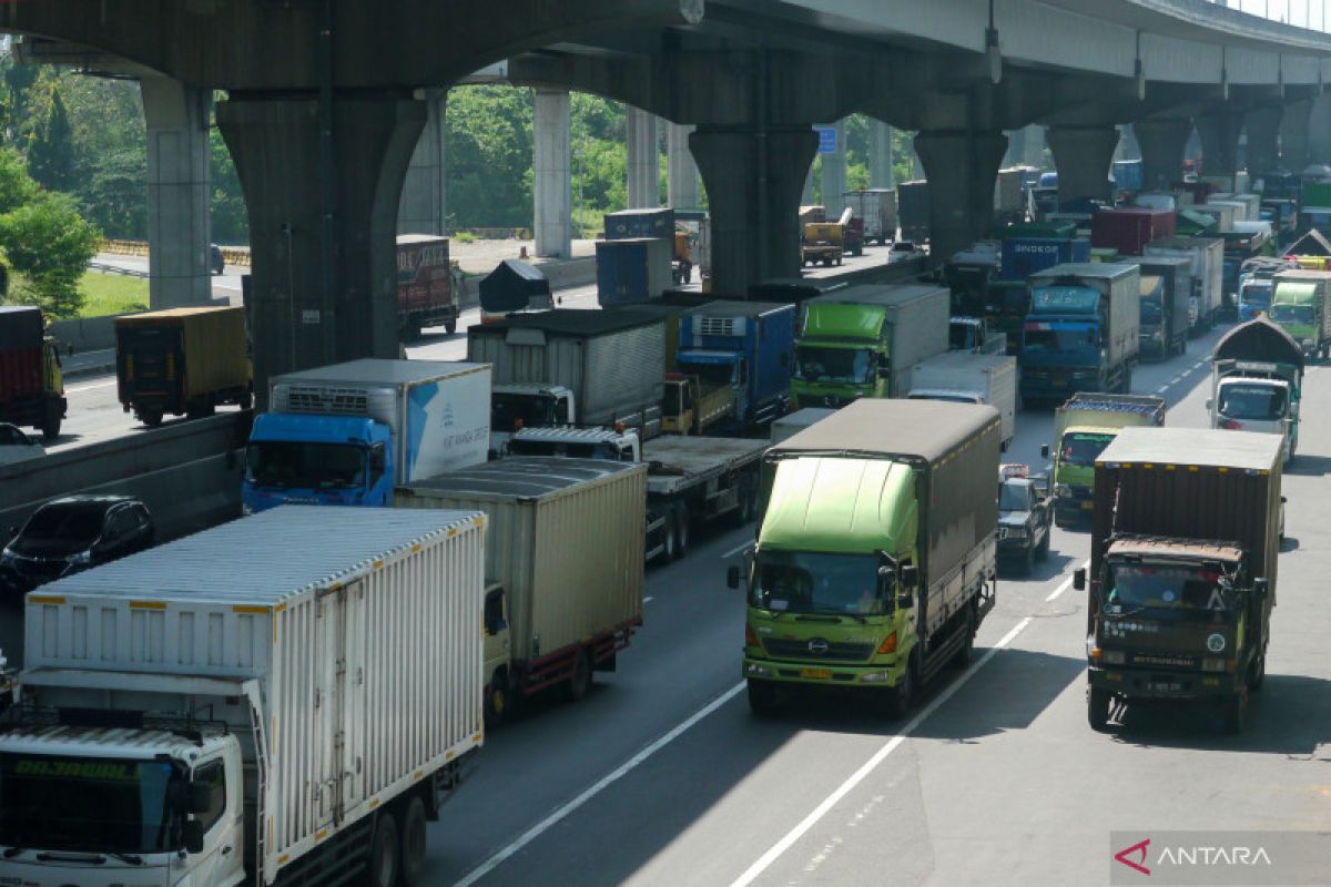 Kemenhub: Kendaraan dikecualikan pembatasan dilengkapi surat muatan