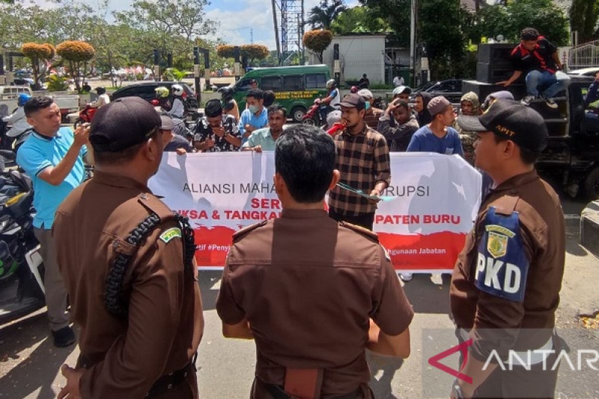 Mahasiswa minta Kejati Maluku tangani kasus dugaan korupsi Sekda  Buru