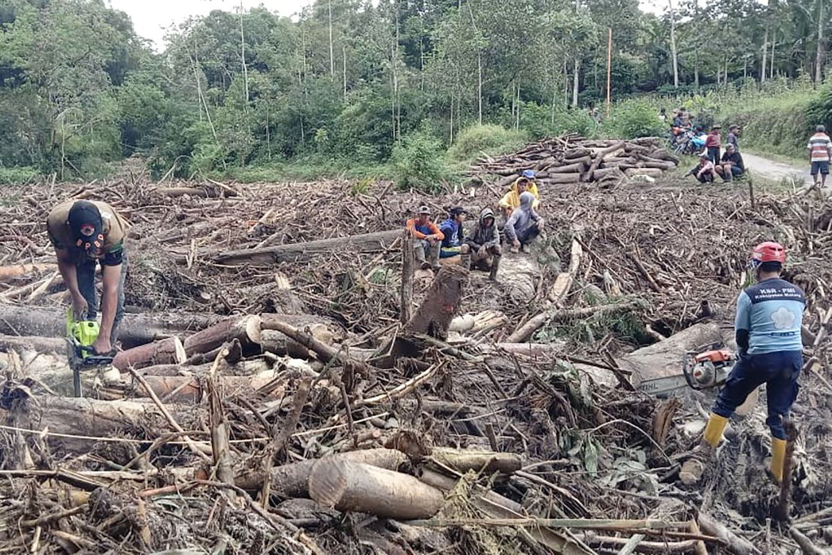 Banjir bandang terjang Desa Ngantru Malang akibat hujan deras