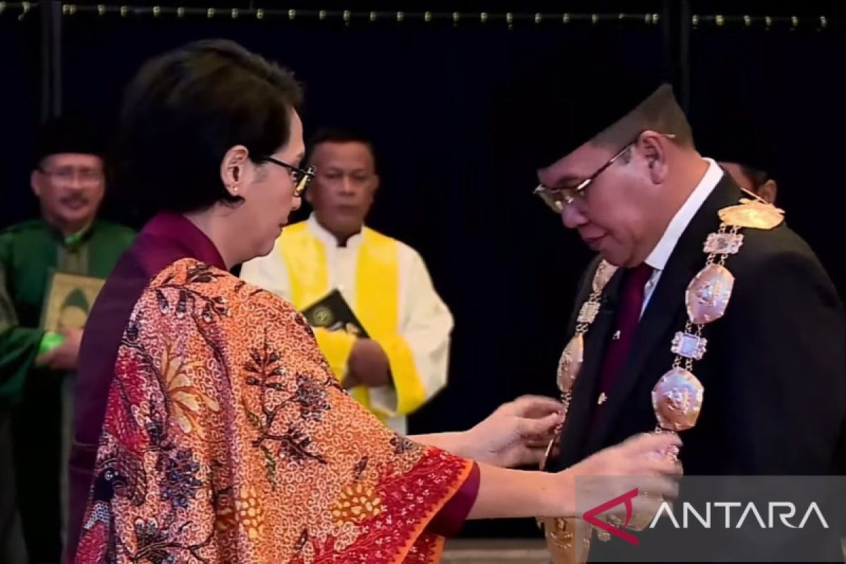 Profesor Lasmawan dilantik sebagai Rektor Undiksha Singaraja Bali
