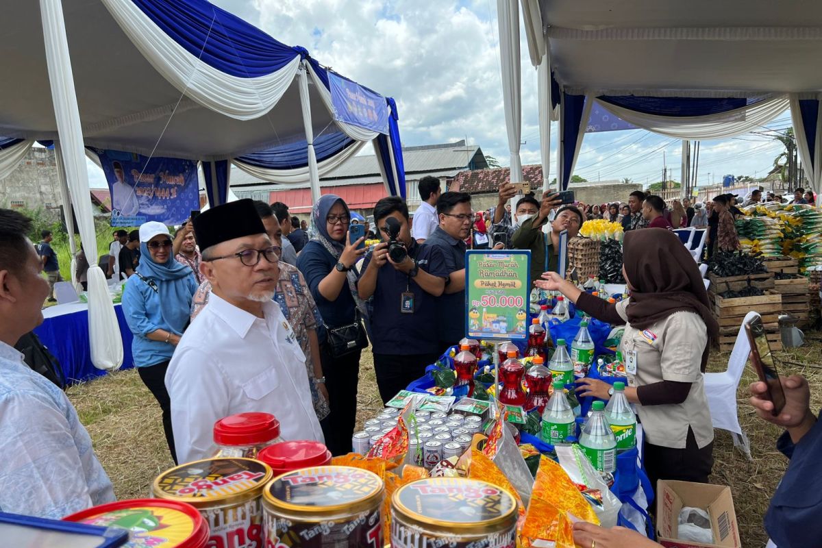 Mendag pantau pelaksanaan pasar murah jelang Lebaran di Lampung