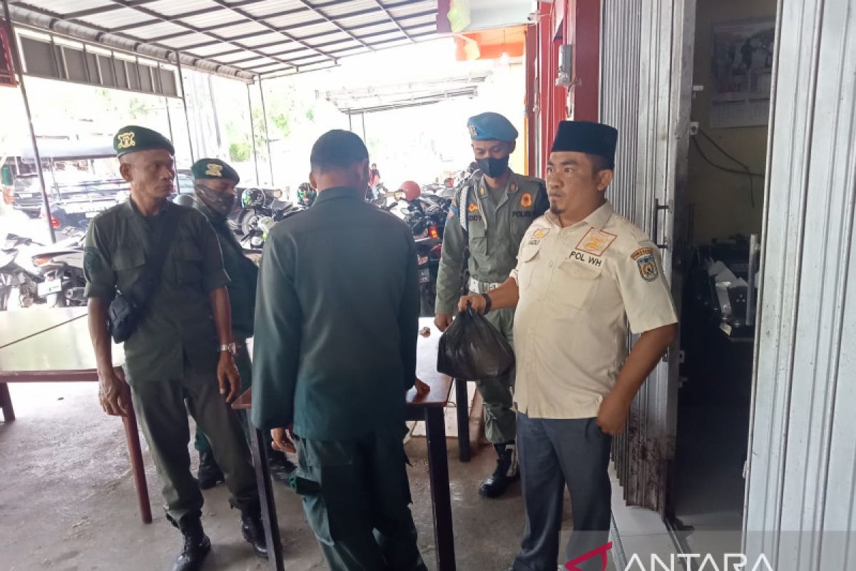 Satpol PP/WH gerebek warung nasi di kawasan Batoh Banda Aceh karena jualan siang hari saat Ramadhan