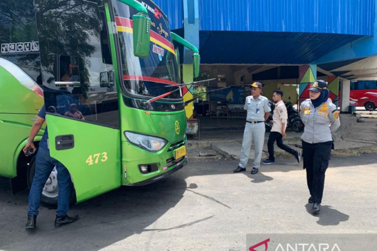 16 bus di Terminal Mulyojati tak laik jalan