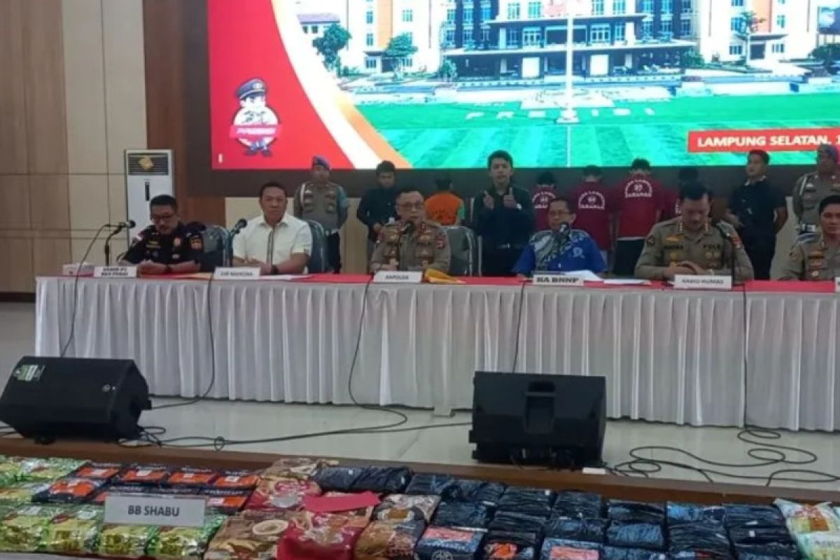 Polda Lampung gagalkan pengiriman 64 kg sabu oleh enam tersangka