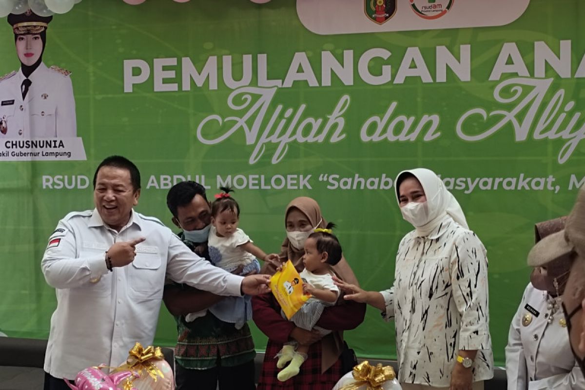 Bayi kembar siam telah diperbolehkan pulang dari RSUDAM Lampung