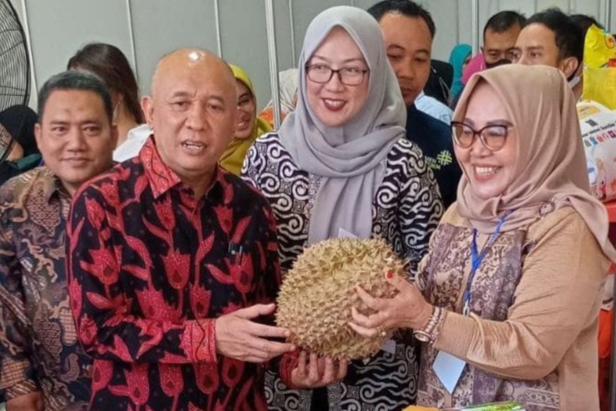 Pemkab Parigi Moutong pamerkan Durian Montong pada bazar Ramadhan di Jakarta