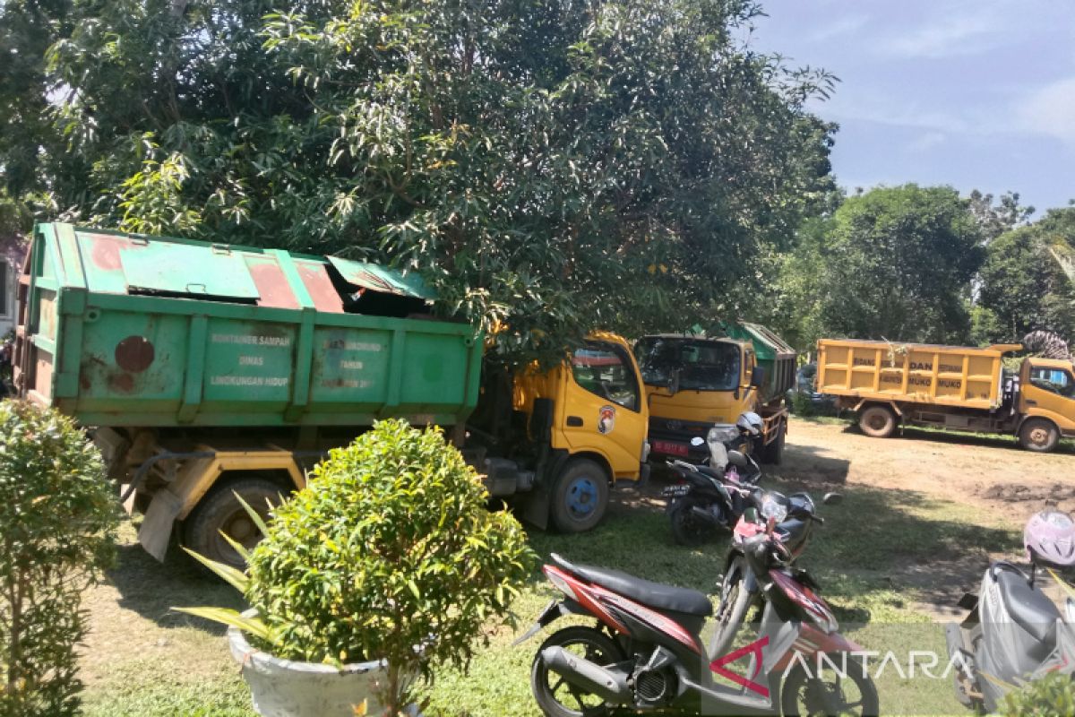 DLH Mukomuko ngutang untuk dapatkan aki mobil pengangkut sampah