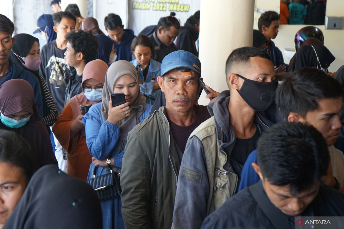 Ratusan pemudik mulai padati Pelabuhan Kota Gorontalo