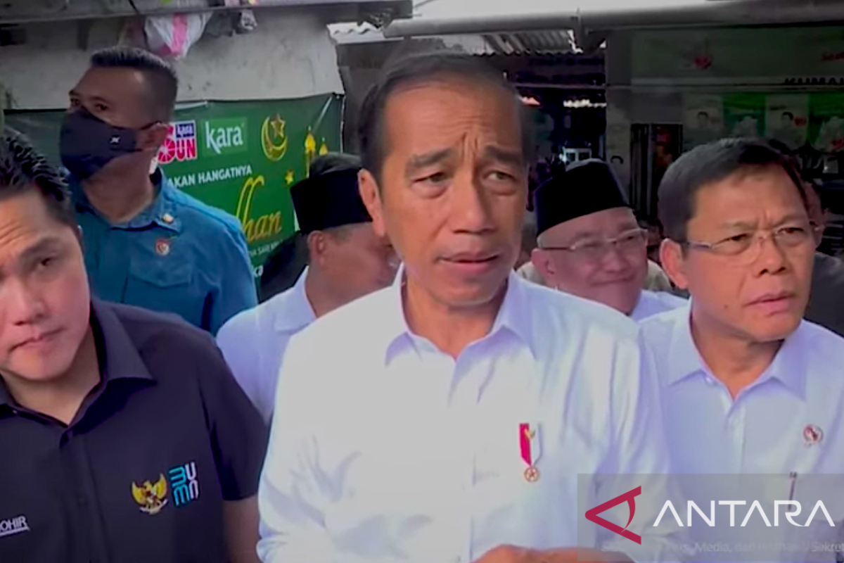 Jokowi minta Bulog kendalikan harga beras di Pasar Pal Tugu Depok