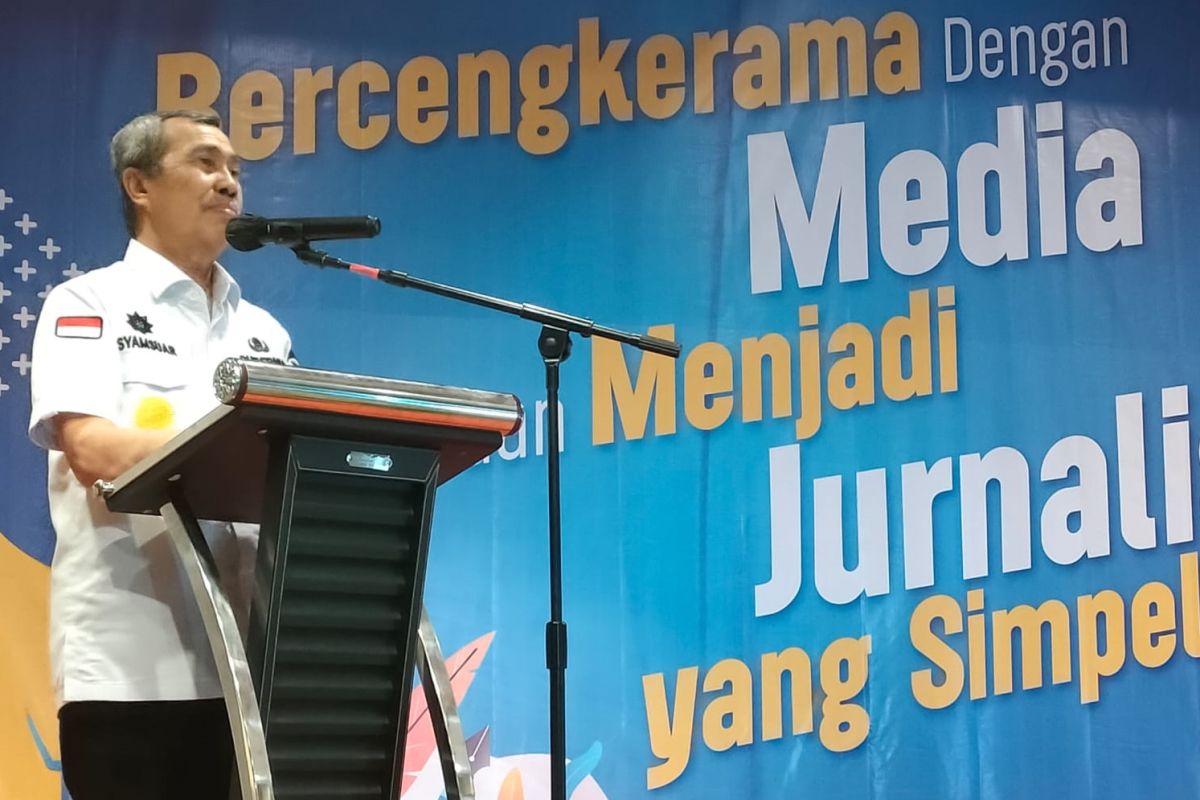 GALERI - Gubrernur Syamsuar resmi buka pelatihan jurnalistik AMSI Riau