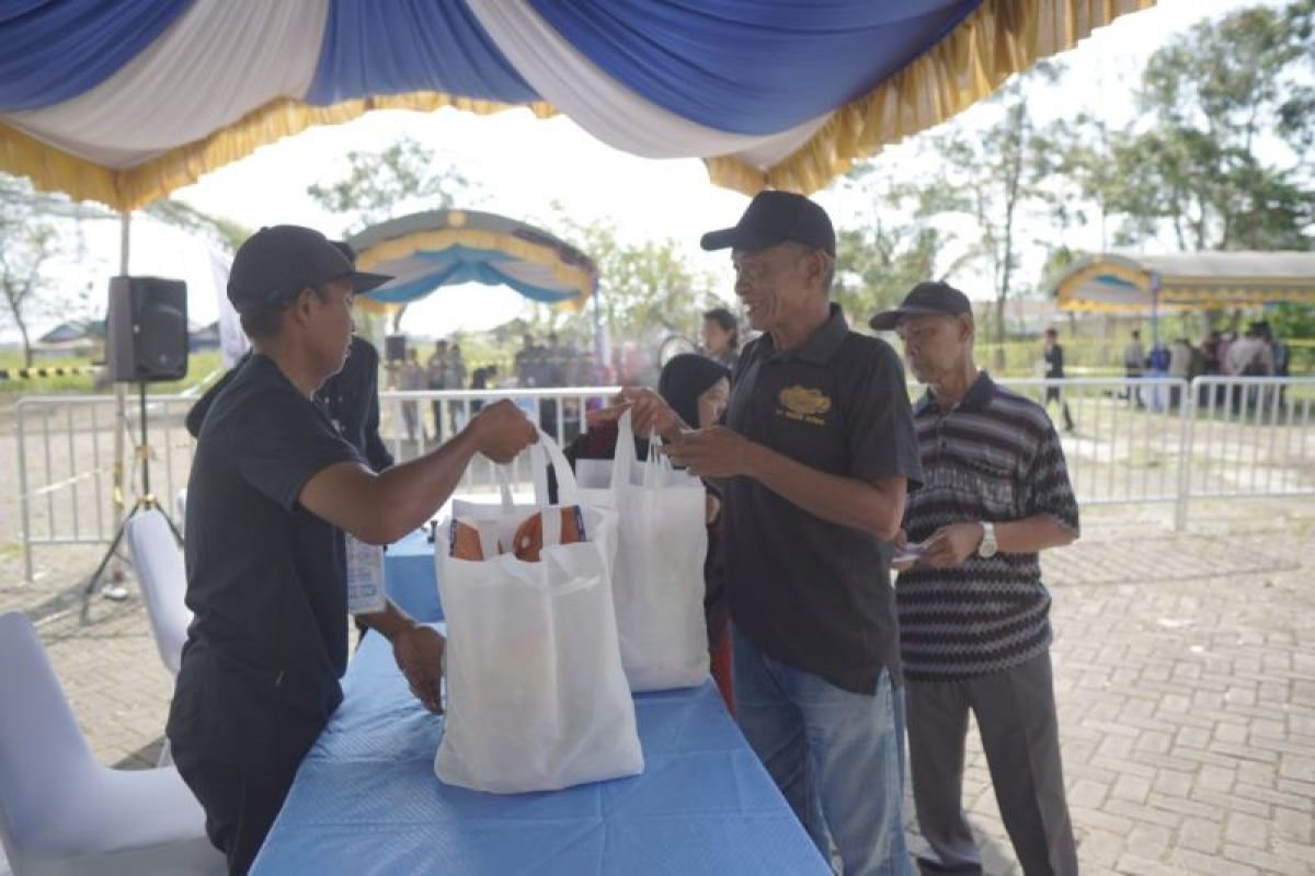Pupuk Indonesia salurkan 1.000 paket sembako di Kalimantan Selatan