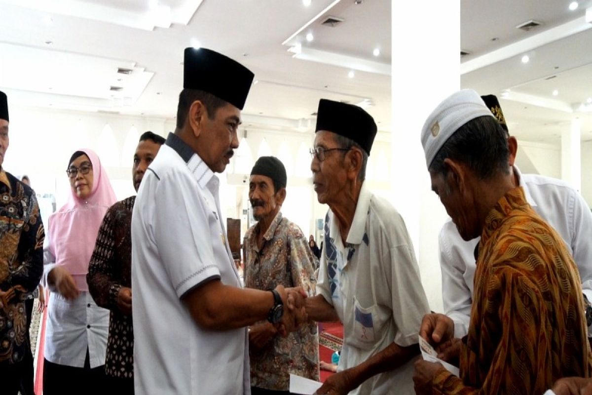 Pj. Wali Kota Tebing Tinggi hadiri penyaluran zakat kepada fakir miskin