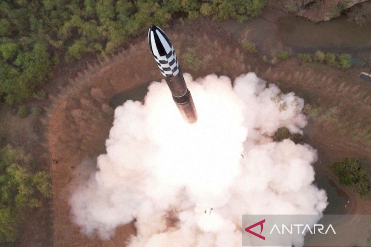 Korea Utara luncurkan satelit pengintai militer pertamanya Juni