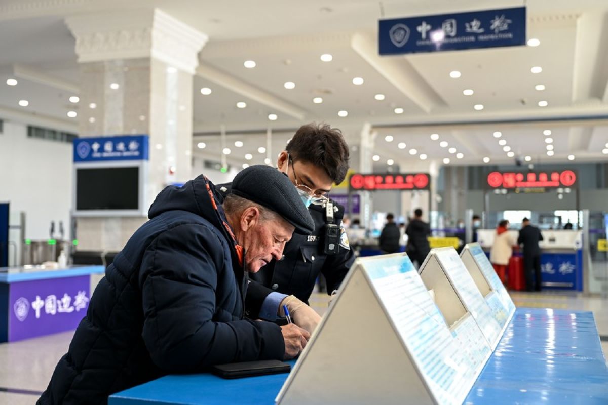 China deportasi 351.000 orang asing dalam lima tahun terakhir