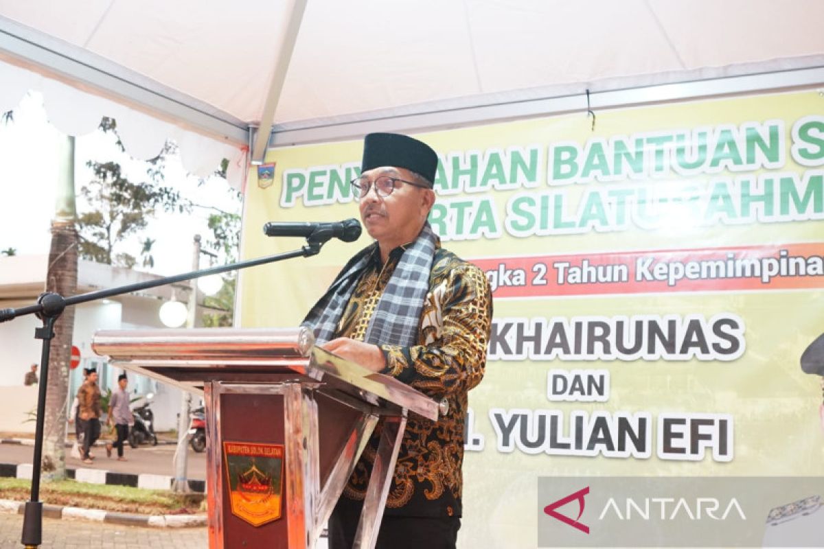 Pemkab Solok Selatan salurkan bantuan LKKS