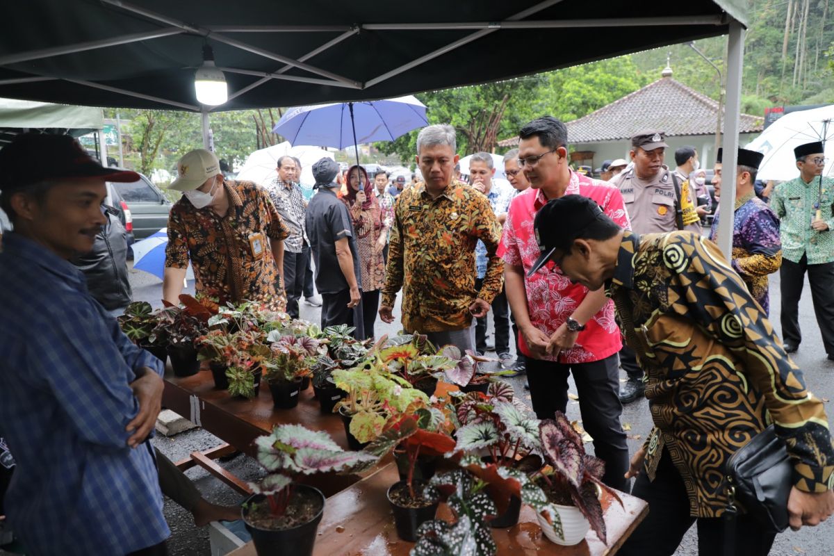 Puluhan UMKM dan pelaku wisata memeriahkan Pasar Takjil Kaliurang #2