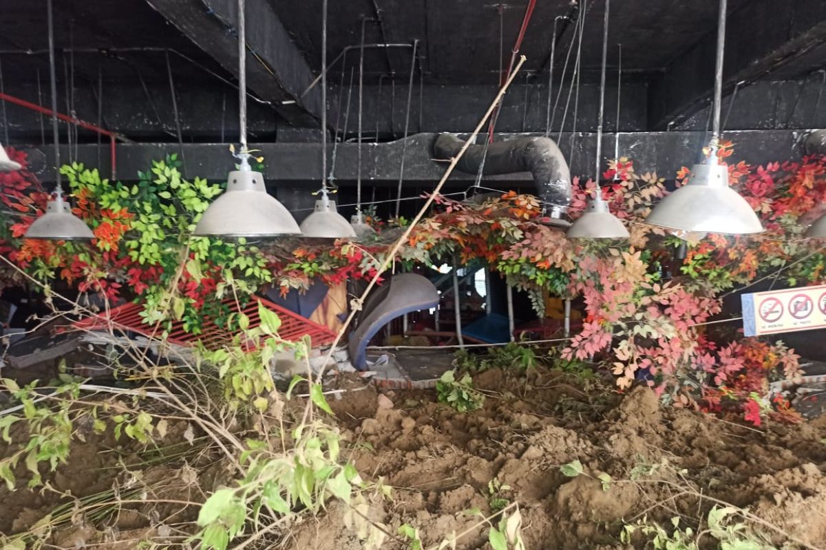Bangunan Mall di Poso Sulteng rusak akibat longsor