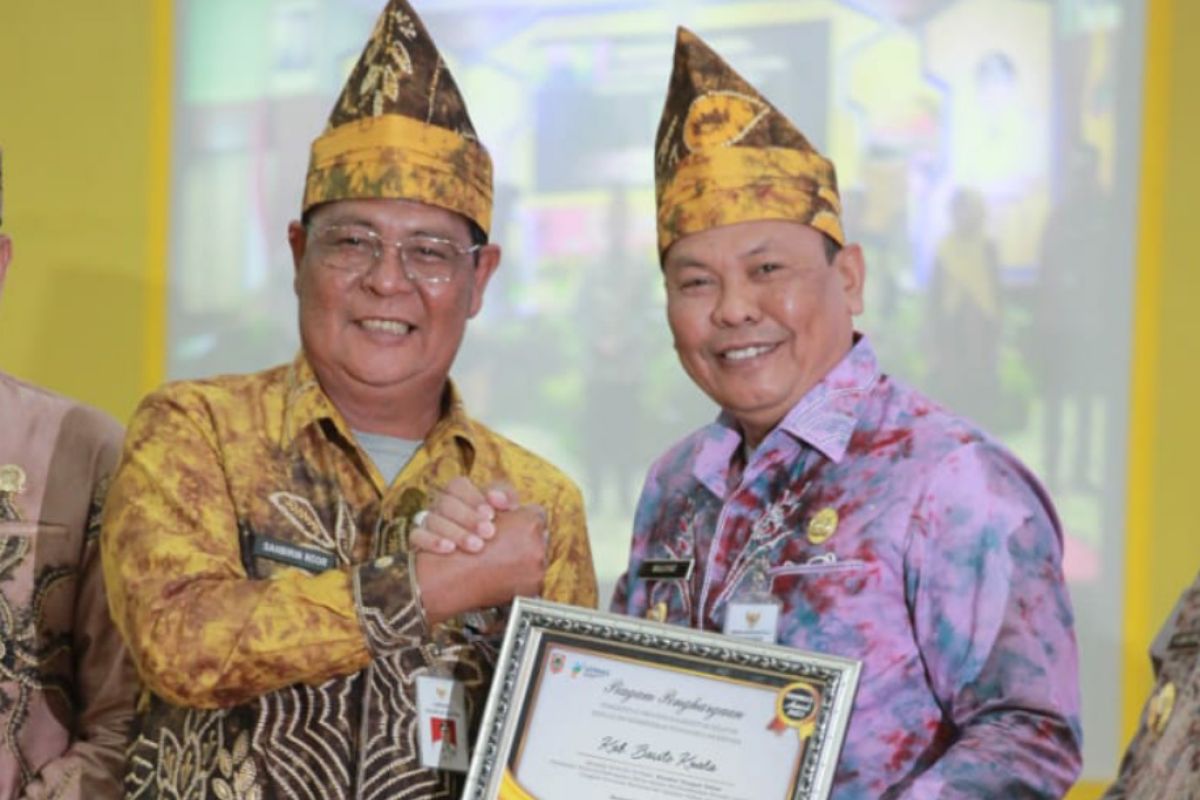 Penjabat Bupati Batola hadiri Musrenbang Kalsel 2024 dan terima penghargaan Germas 2022