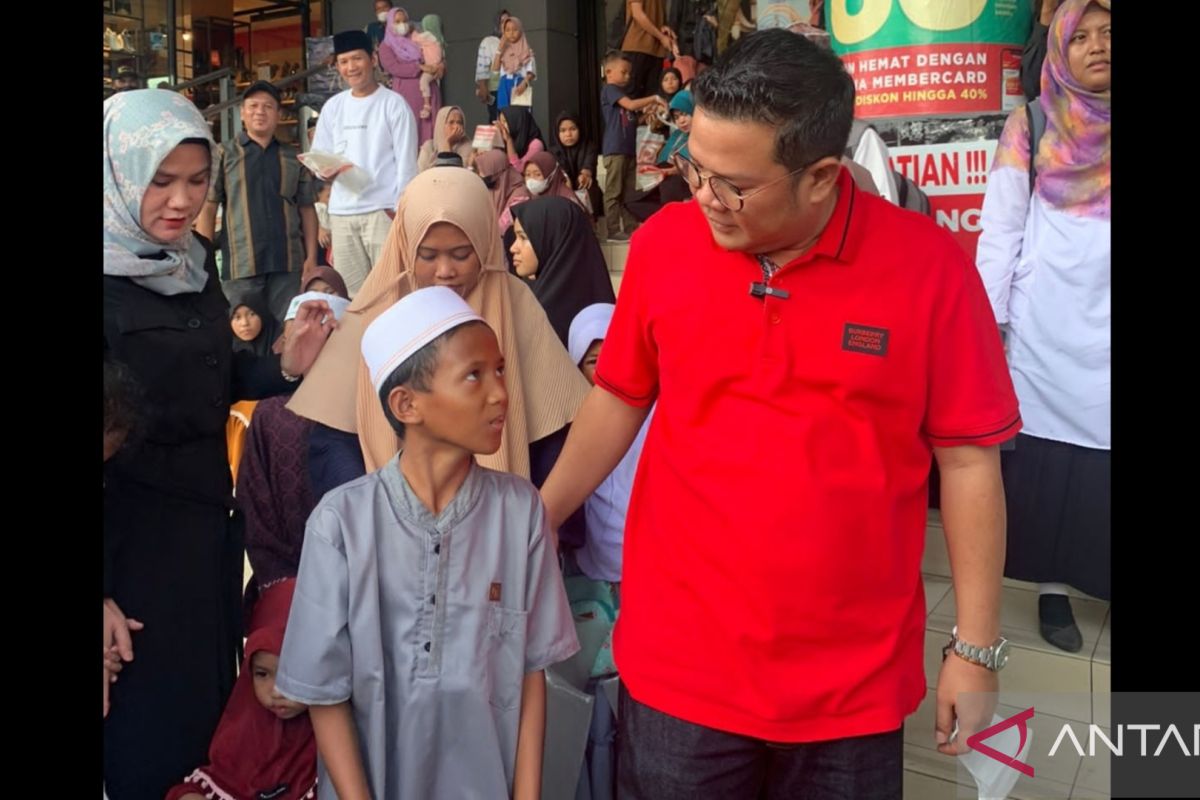 Bupati Riza Herdavid dan Baznas lebaran ceria bersama anak yatim