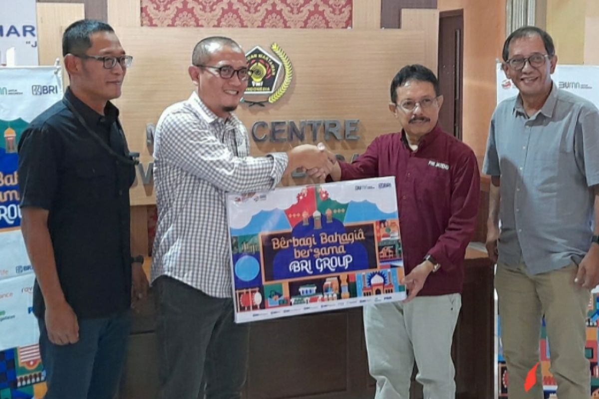 BRI Kanwil Semarang-PWI Jateng bagikan paket Lebaran kepada sahabat pers
