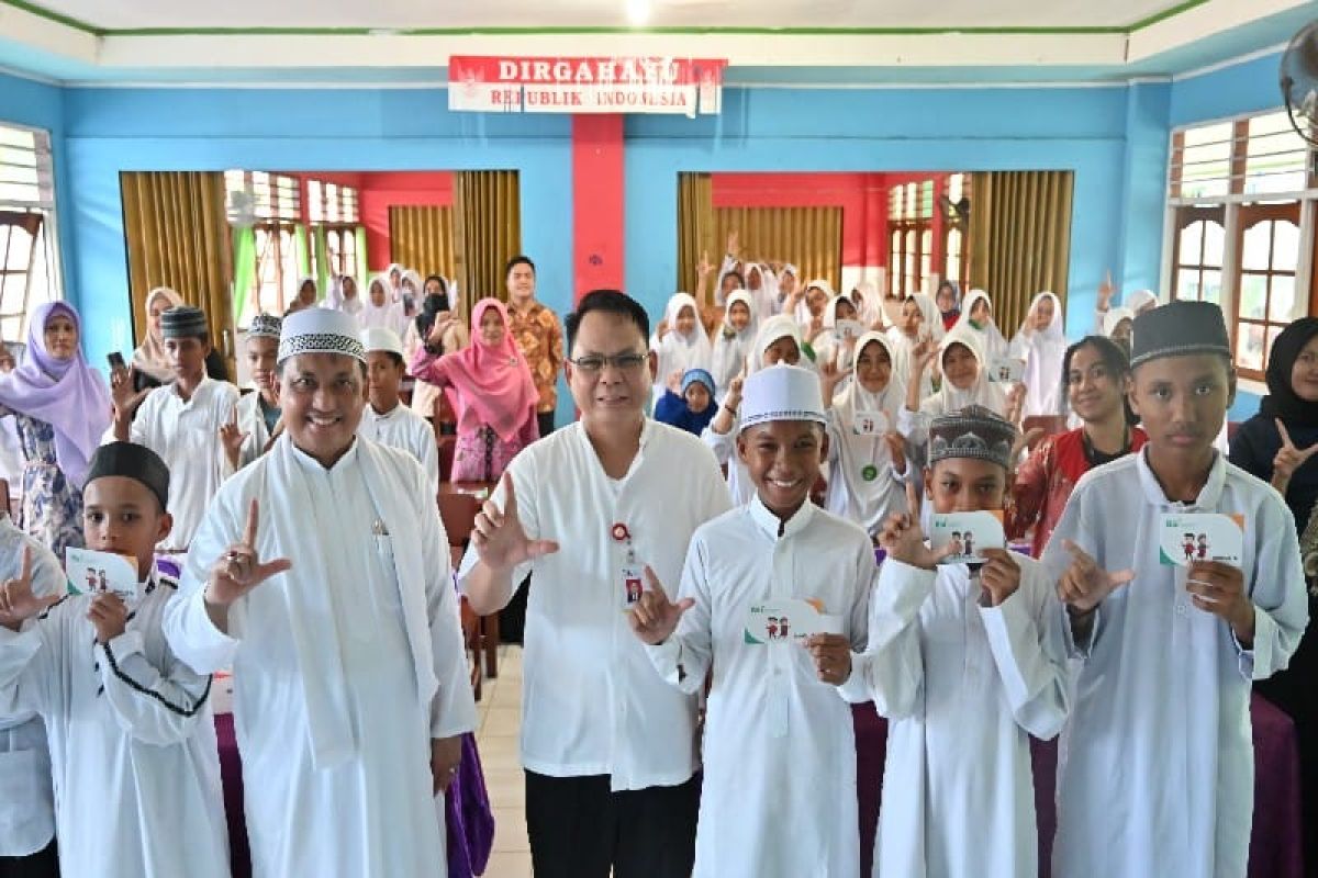 OJK Papua edukasi keuangan syariah santri Pondok Pesantren