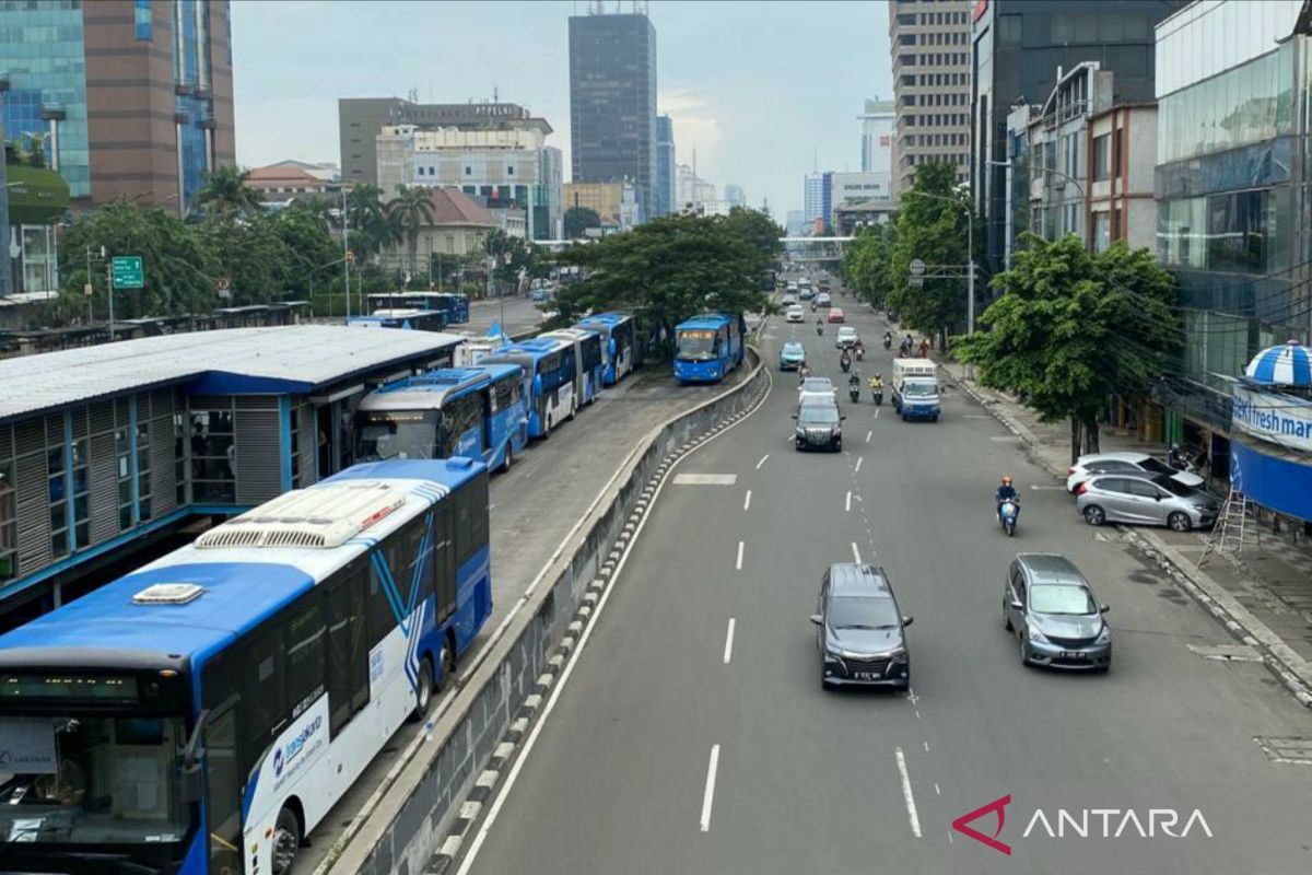 Dishub DKI imbau PJLP pakai rompi warna mencolok demi keamanan