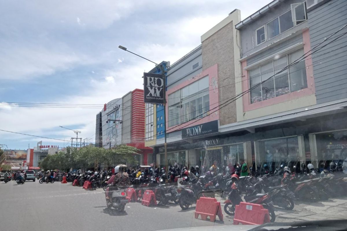 Pemkot Mataram mengawasi pusat perbelanjaan menjelang Idul Fitri