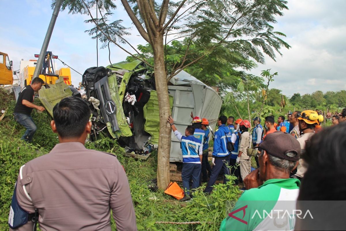 Delapan orang meninggal dalam kecelakaan beruntun di Tol Boyolali Jateng