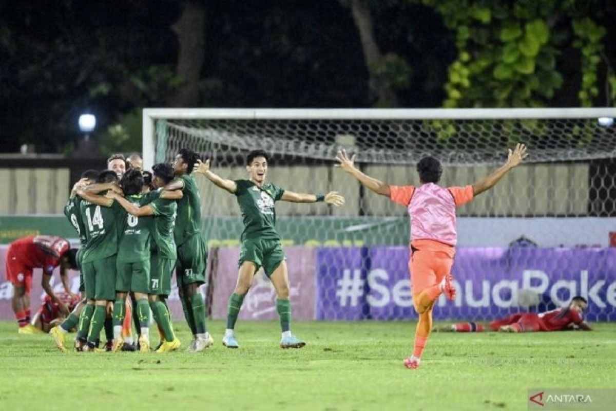 Aji Santoso evaluasi pemain Persebaya saat lawan Dewa United