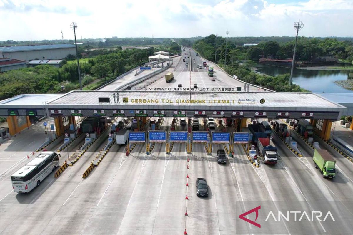 39.857 kendaraan tinggalkan Jakarta lewat GT Cikampek Utama pada Jumat.