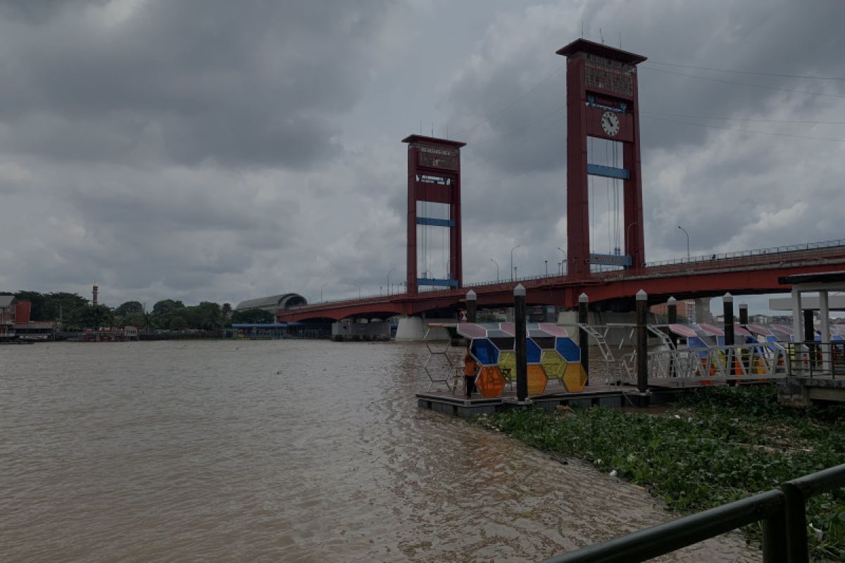 BMKG Palembang minta warga waspadai cuaca ekstrem saat arus mudik