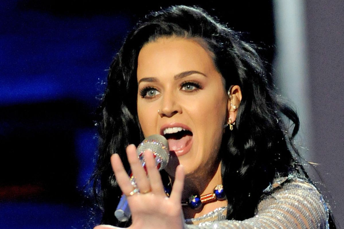 Katy Perry dan Take That ramaikan prosesi penabalan Raja Charles