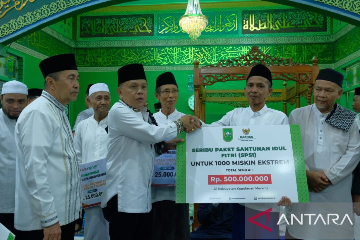 Gubri Syamsuar safari Ramadan ke Meranti dan beri bantuan tunai ke masyarakat