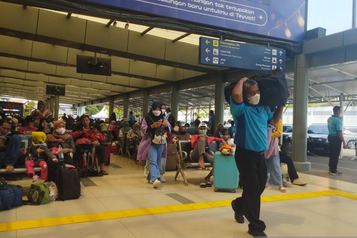 Sebanyak 23.500 penumpang berangkat dari Stasiun Pasar Senen pada H-7
