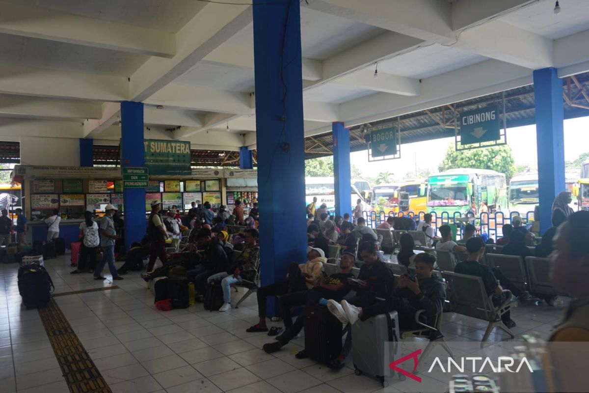 Puncak arus mudik di Terminal Kampung Rambutan diprediksi 19 April