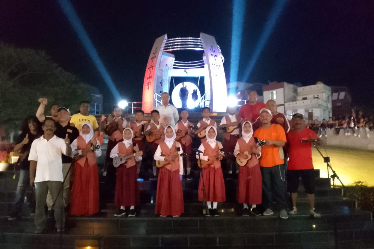 Komunitas jukulele Ambon dendangkan musik religi di Ramadhan Manise