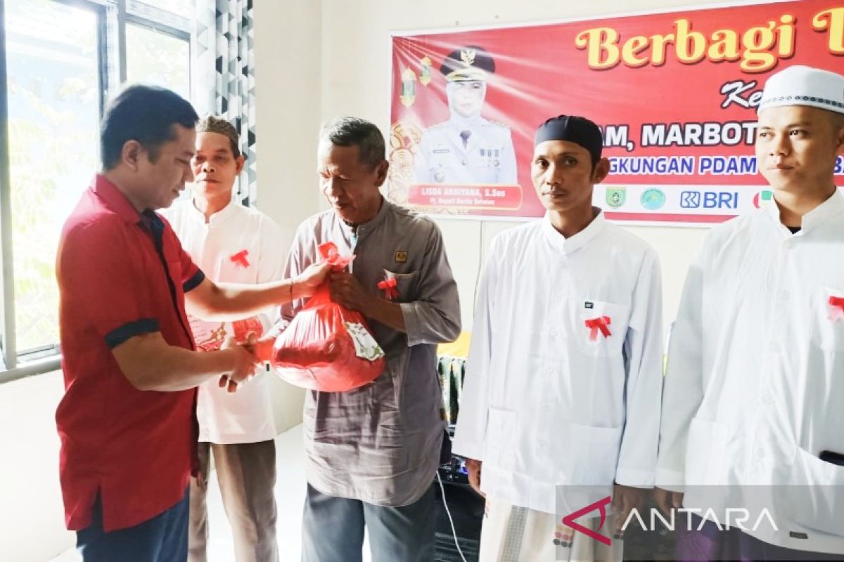 Jelang Idul Fitri, Perumda Tirta Barito bagikan 200 paket sembako