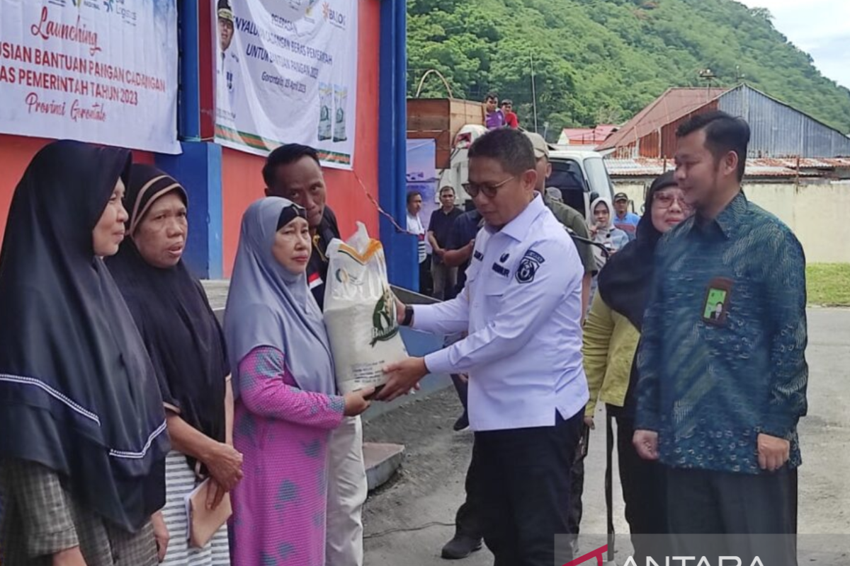 Gubernur Gorontalo serahkan cadangan beras pemerintah