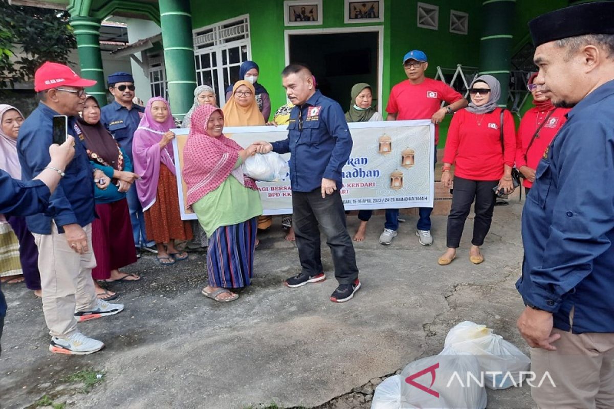 BPD KKSS Kota Kendari berbagi 100 paket sembakoa