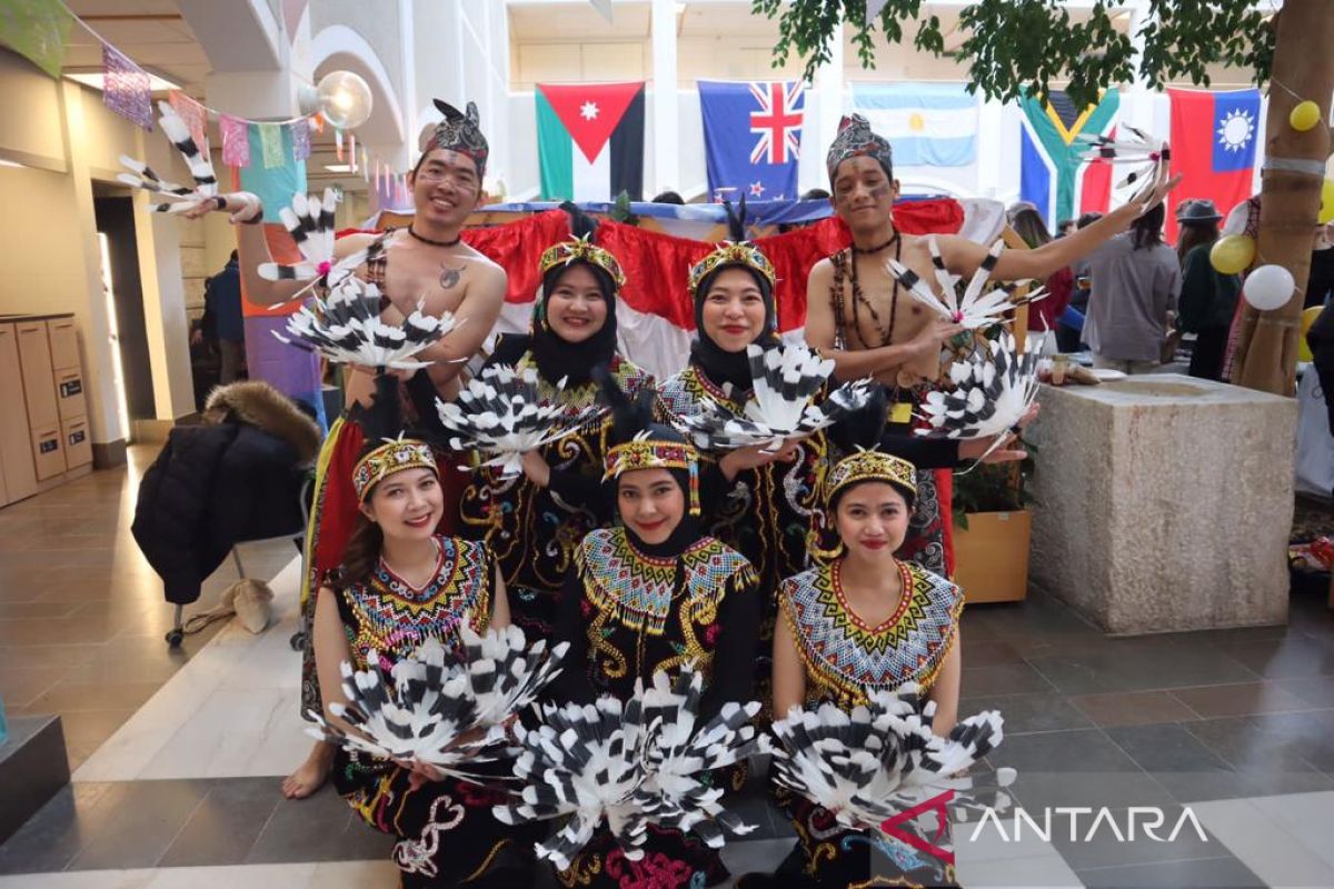 Pelajar Indonesia tampilkan tarian Burung Enggang di Swedia