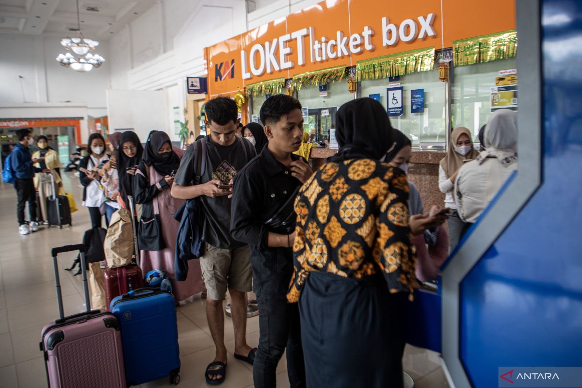 Tiket kereta api untuk masa angkutan