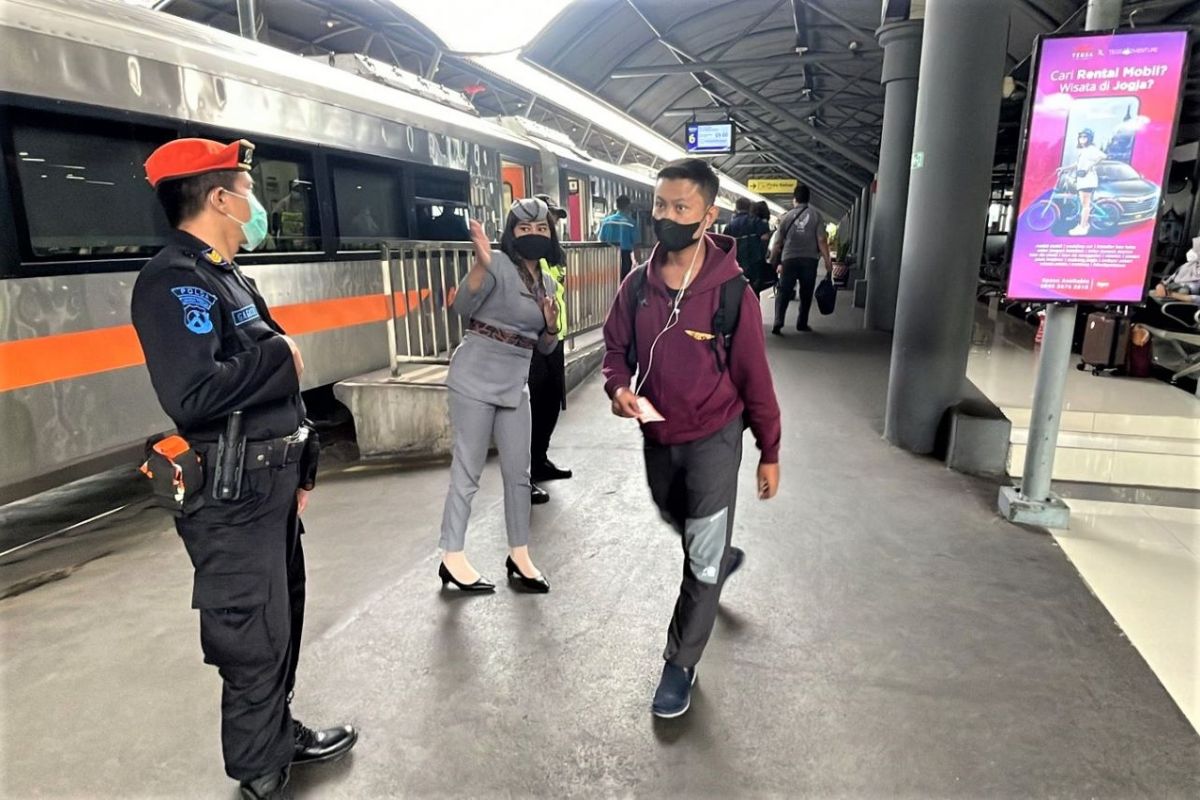 KAI tetap wajibkan penumpang gunakan masker di dalam kereta