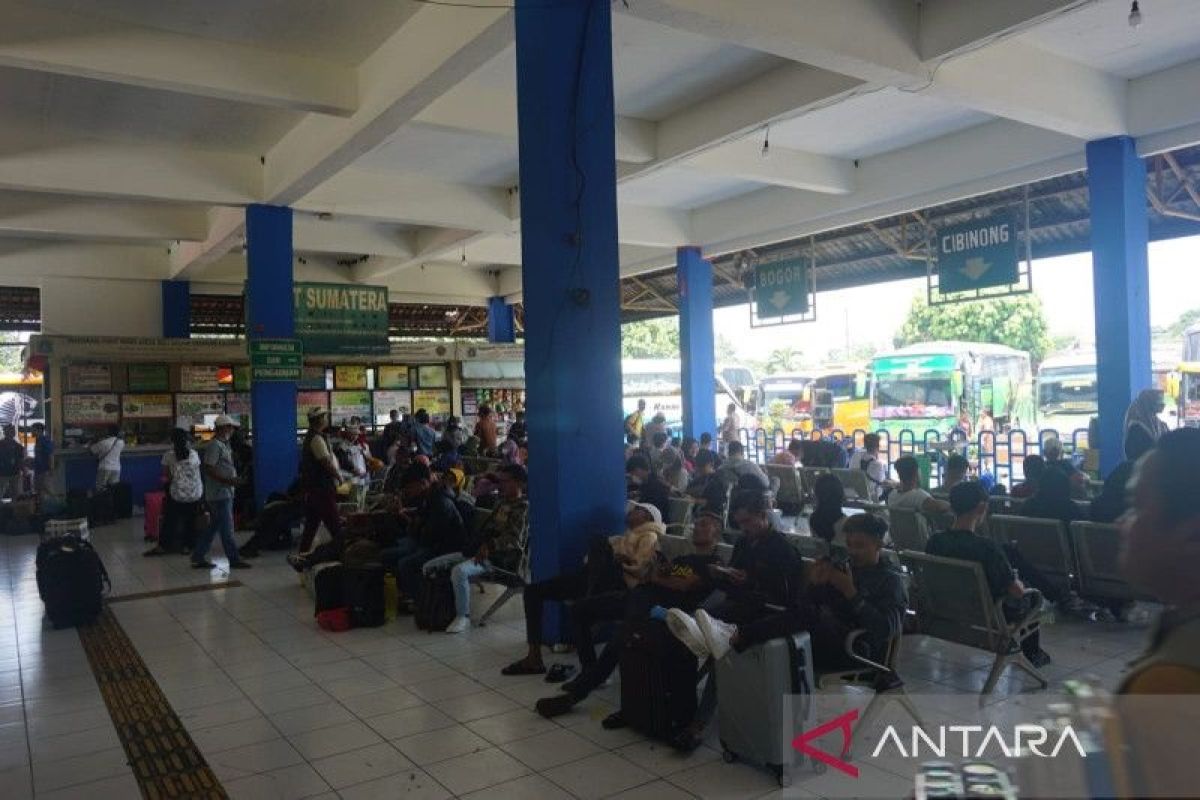 Puncak arus mudik di Terminal Kampung Rambutan diprediksi terjadi pada 19 April