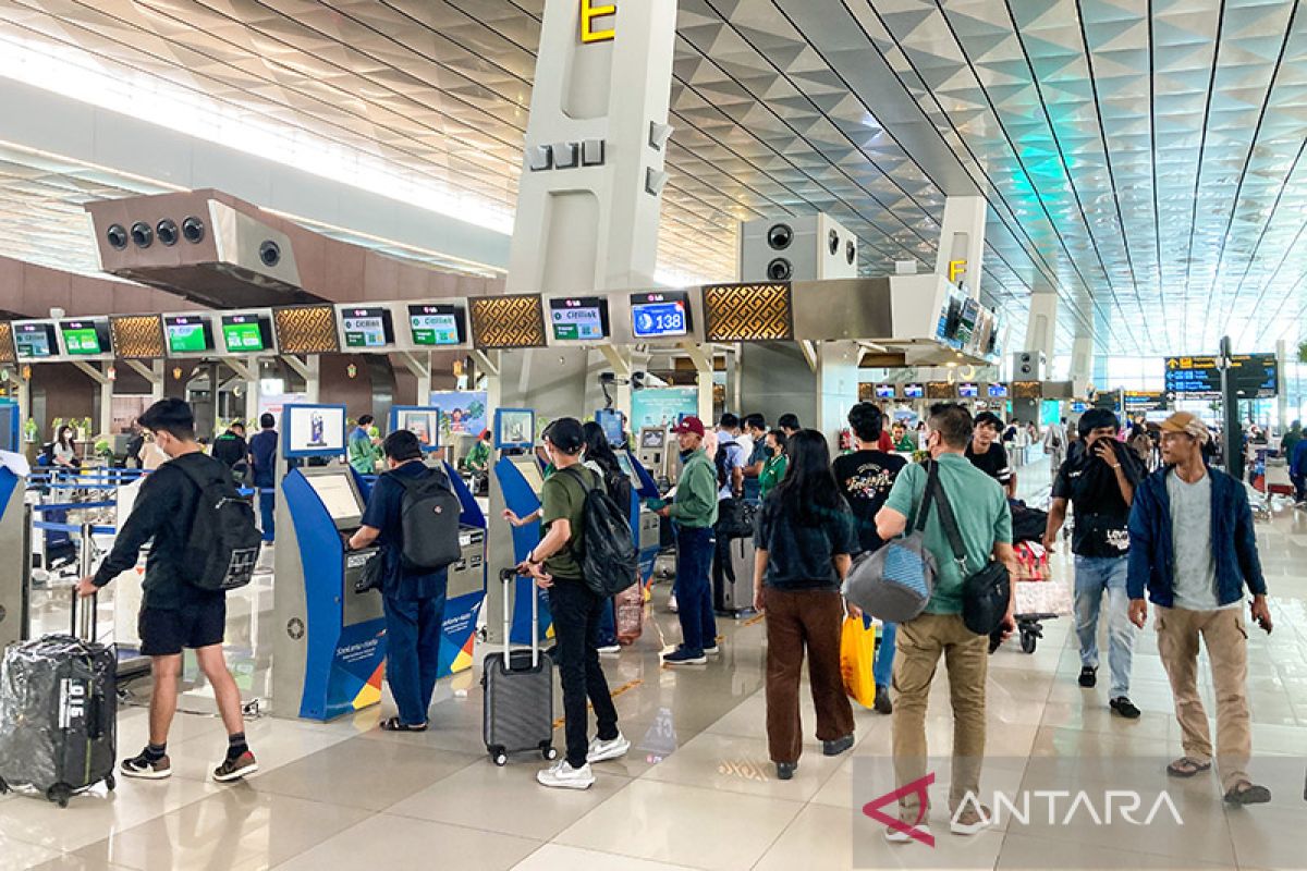 Penumpang Pesawat Di Bandara Soetta Capai 130 Ribu Pada H 6 Lebaran Antara News 6421