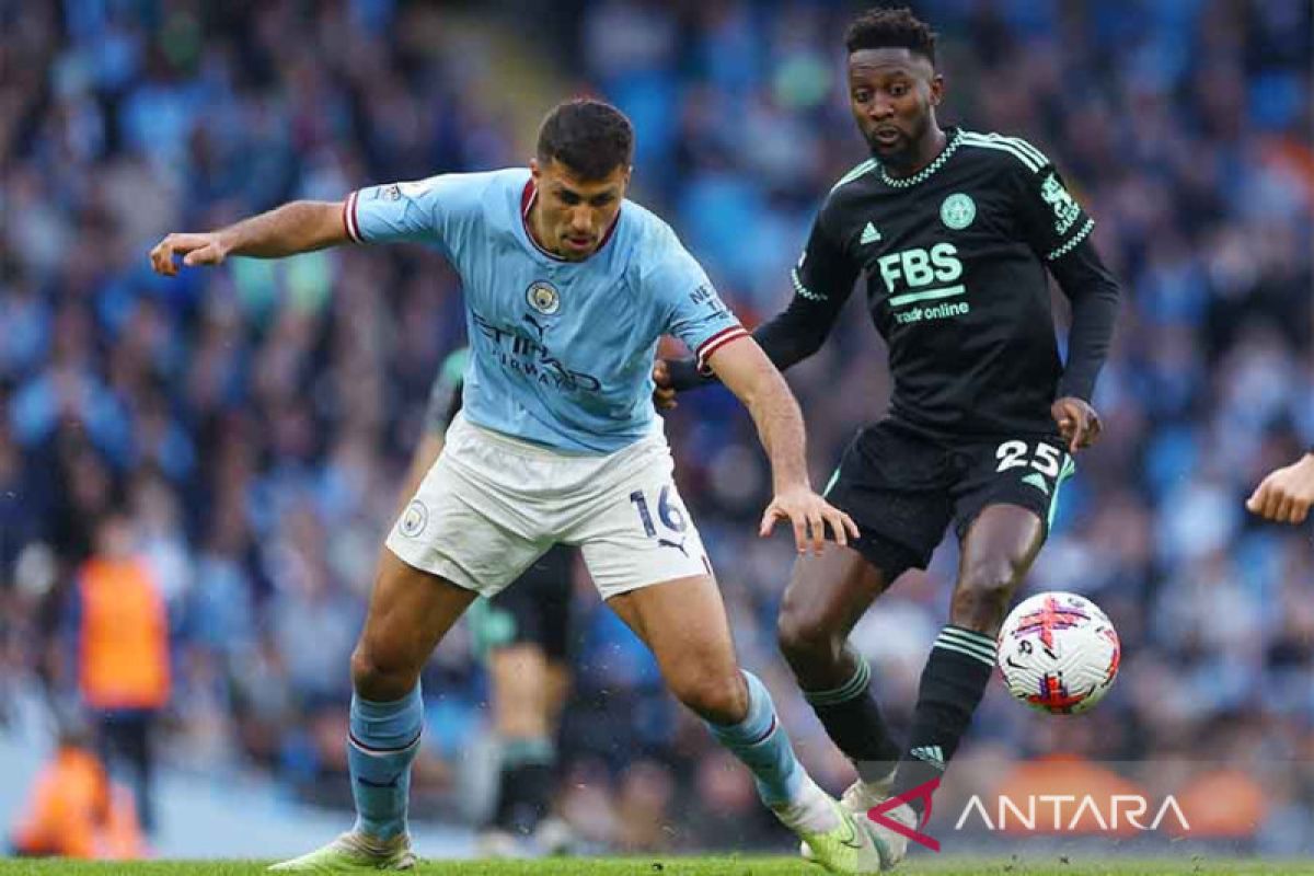 Van Nistelrooy pastikan Wilfred Ndidi bisa tampil hadapi MU