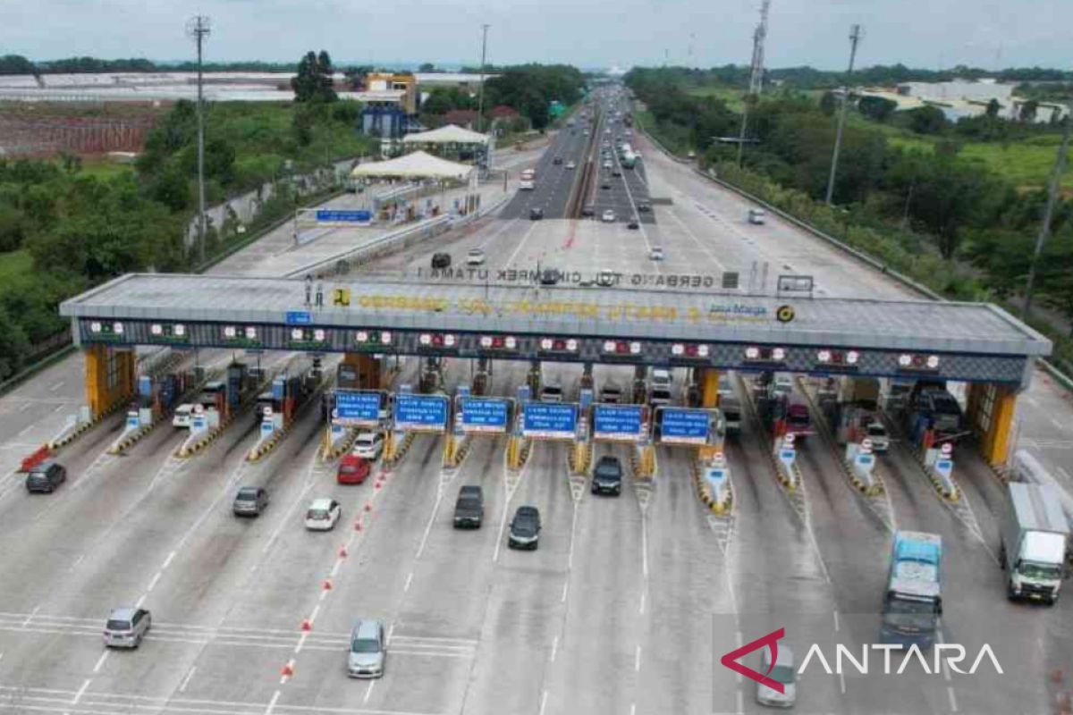 56.213 kendaraan tinggalkan Jakarta melalui Gerbang Tol Cikampek Utama