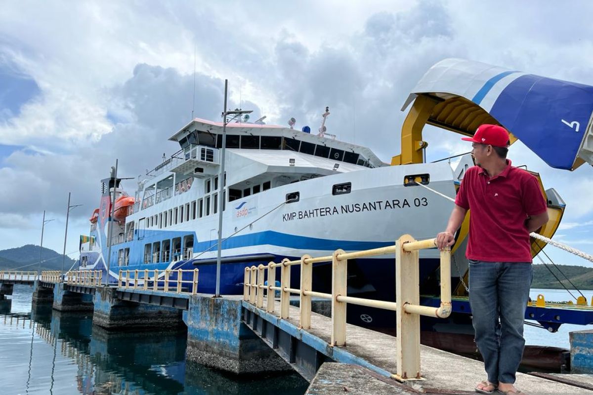 Masyarakat pulau terpencil merasakan layanan pemerintah melalui KMP Bahtera Nusantara 03
