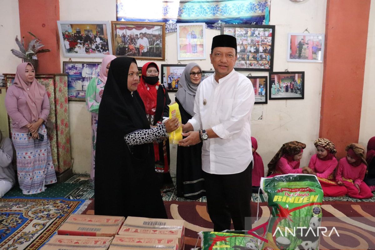 Peringati Hari Otda, Pj Bupati Aceh Tengah salurkan bantuan ke panti asuhan