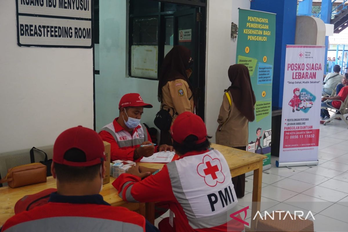 PMI siagakan perawat hingga ambulans di Terminal Kampung Rambutan