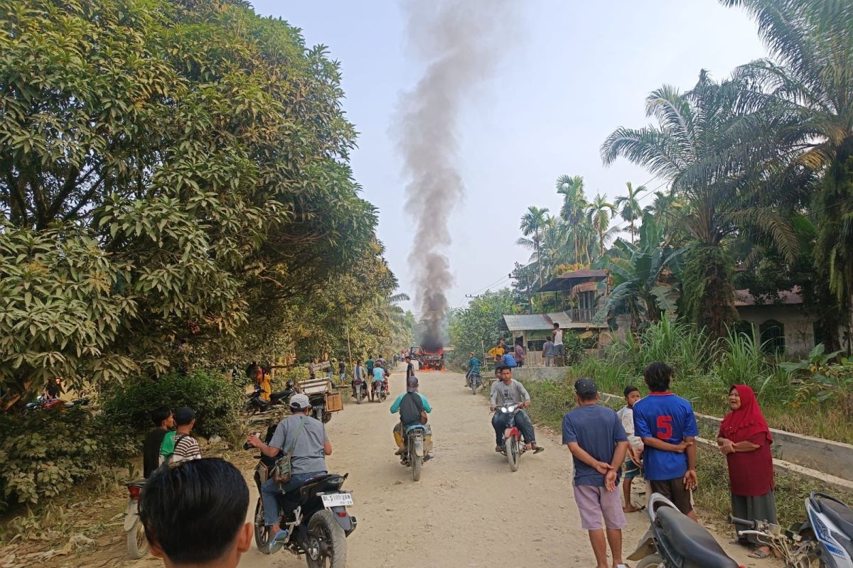 Truk dibakar massa di Aceh Tamiang setelah tabrak murid SD, begini kronologinya